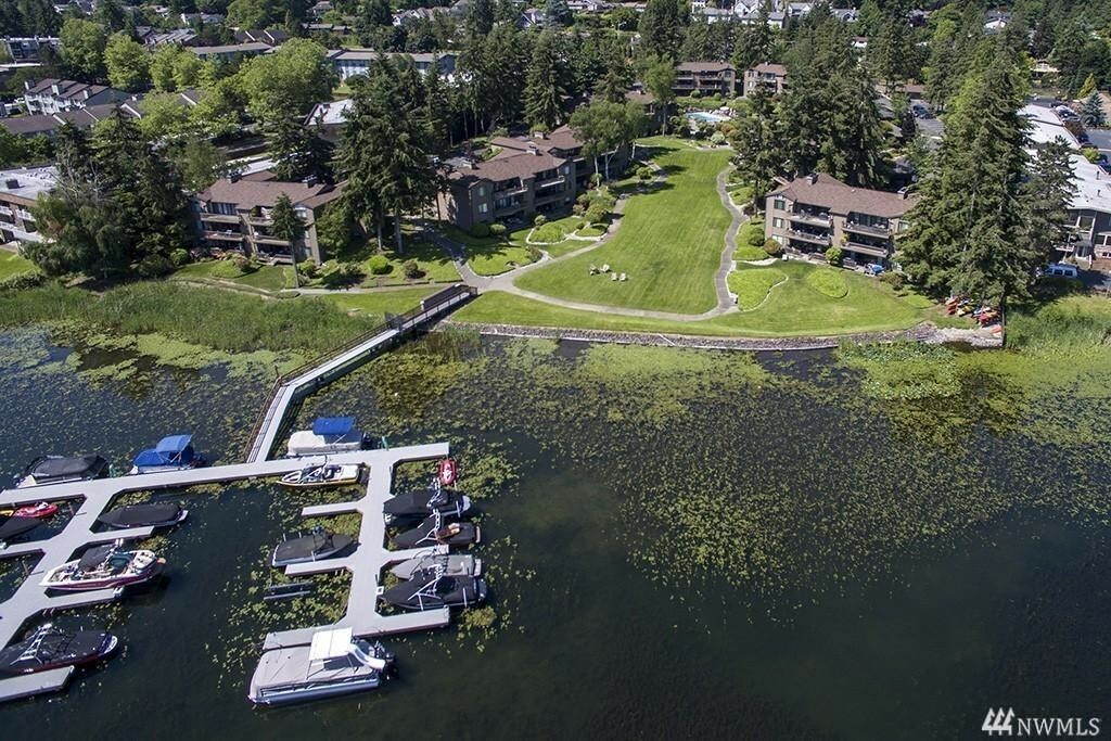 Property Photo: 17428 NE 40th Place C2 WA 98052