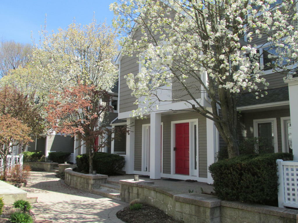 Property Photo: 453 E Putnam Avenue 1F CT 06807