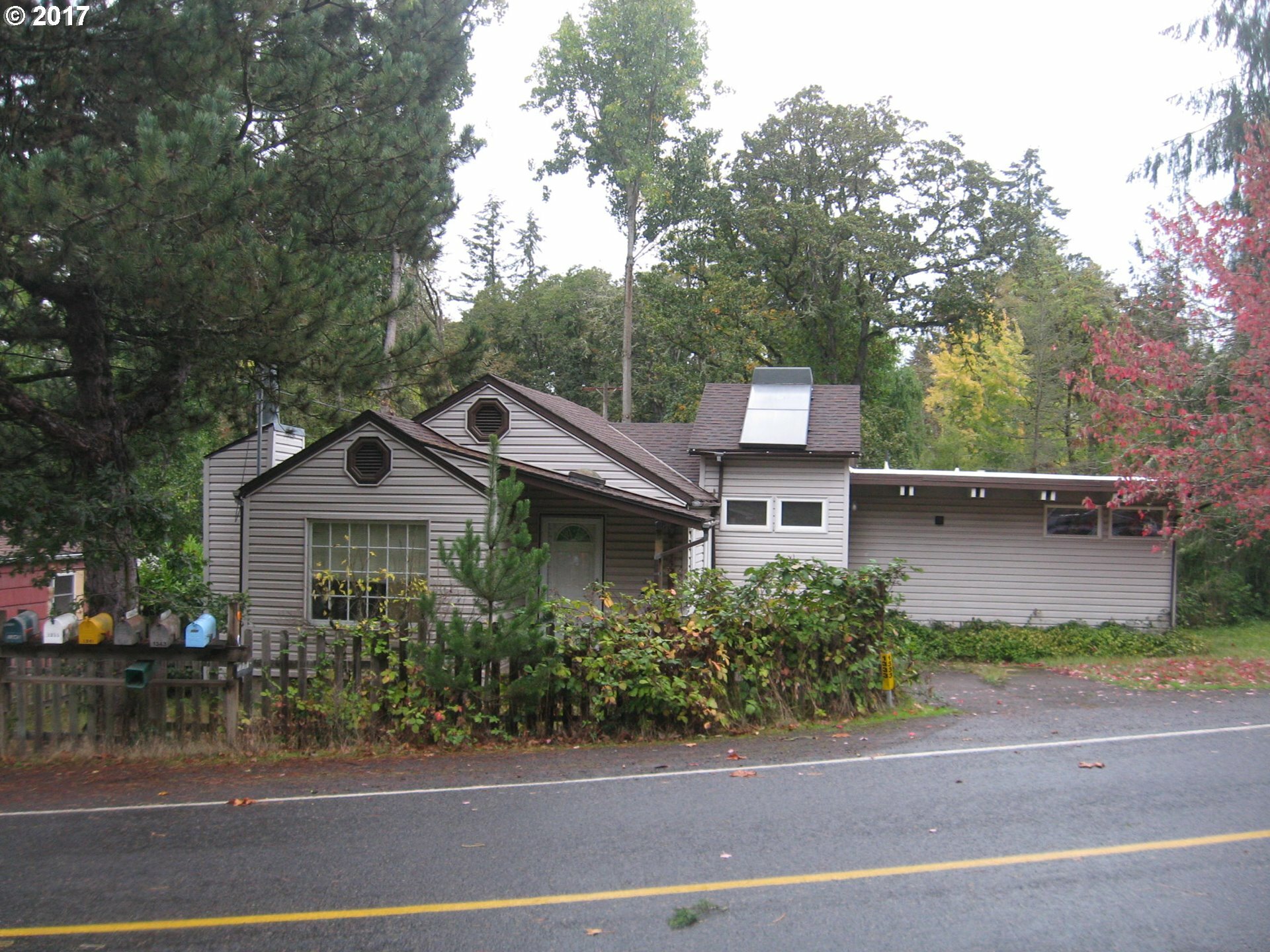 Property Photo:  1333 Crest Dr  OR 97405 