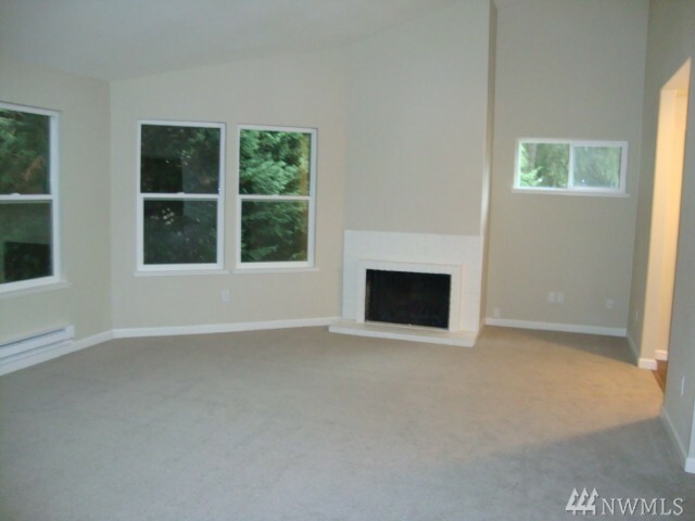 Property Photo: 14615 NE 40th St J4 WA 98007