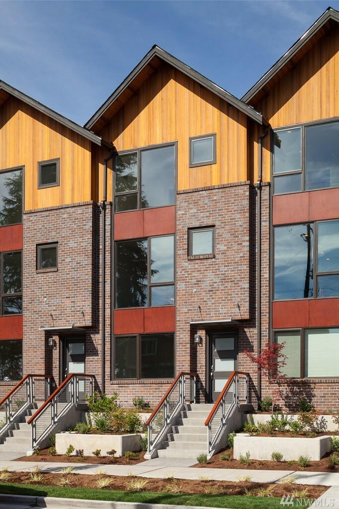Property Photo: 6549 B 34th Ave NE 3.2 WA 98115