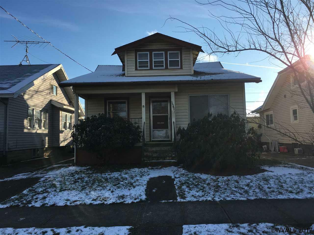 Property Photo:  1640 5th St  OR 97301 