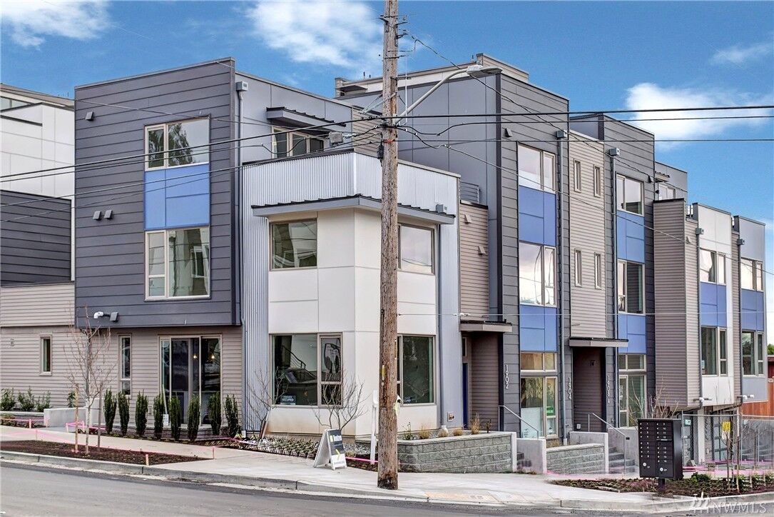 Property Photo:  1911  25th Avenue S B  WA 98144 