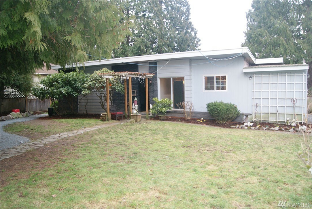 Property Photo:  1207 NE 168th St  WA 98155 