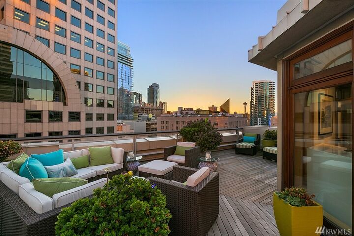 Property Photo:  1500 4th Ave 1101  WA 98101 