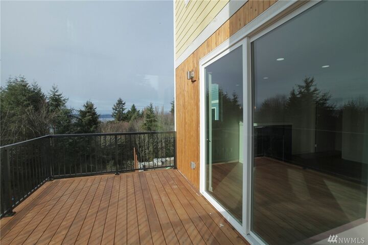 Property Photo:  2421 SW 154th Place  WA 98166 