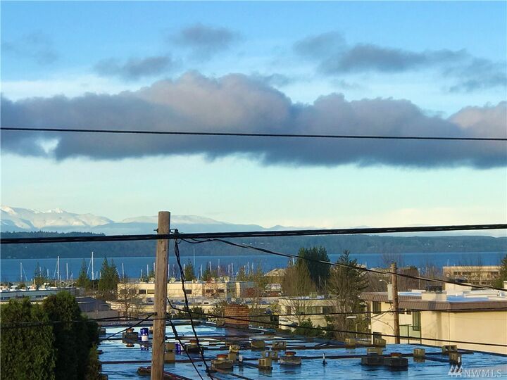 Property Photo:  317 3rd Ave S 202  WA 98020 