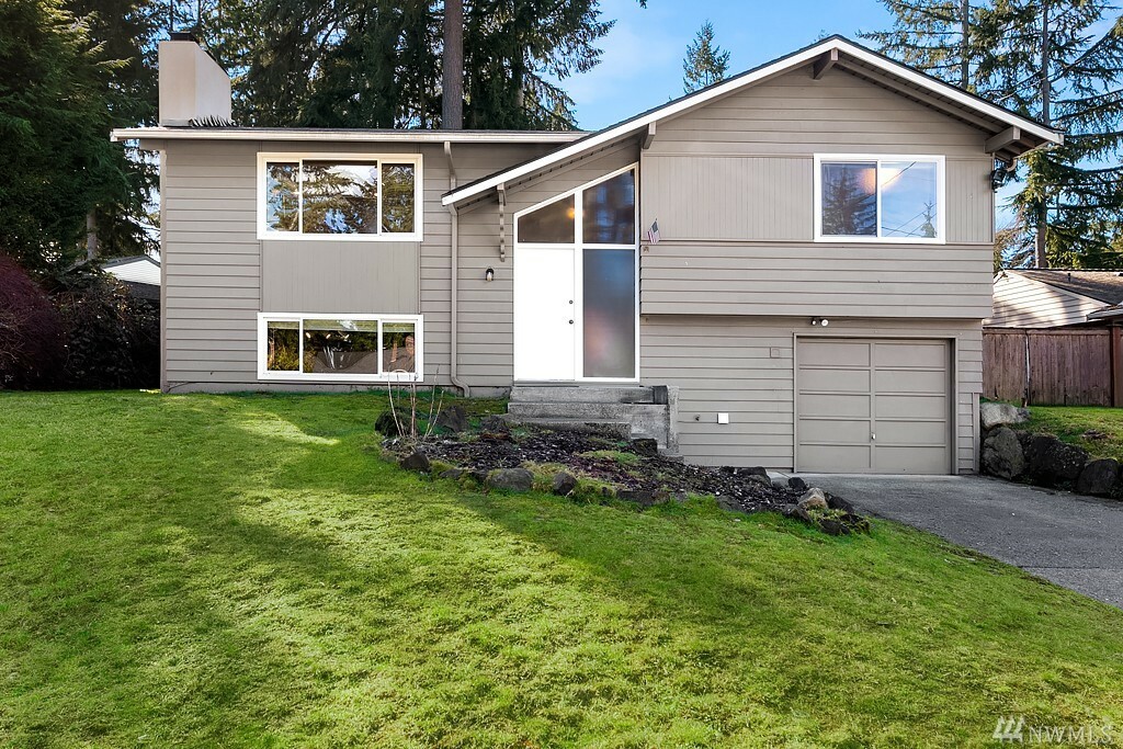 Property Photo:  13819 NE 73rd Place  WA 98052 