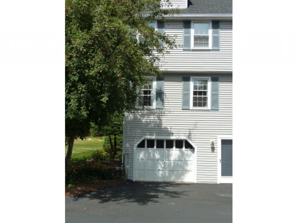 Property Photo:  62 Hawkstead Hollow Hollow 62  NH 03063 