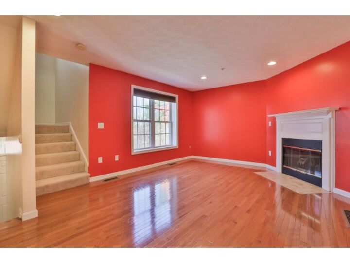 Property Photo: 4 Georgetowne Dr. Drive 4 NH 03062