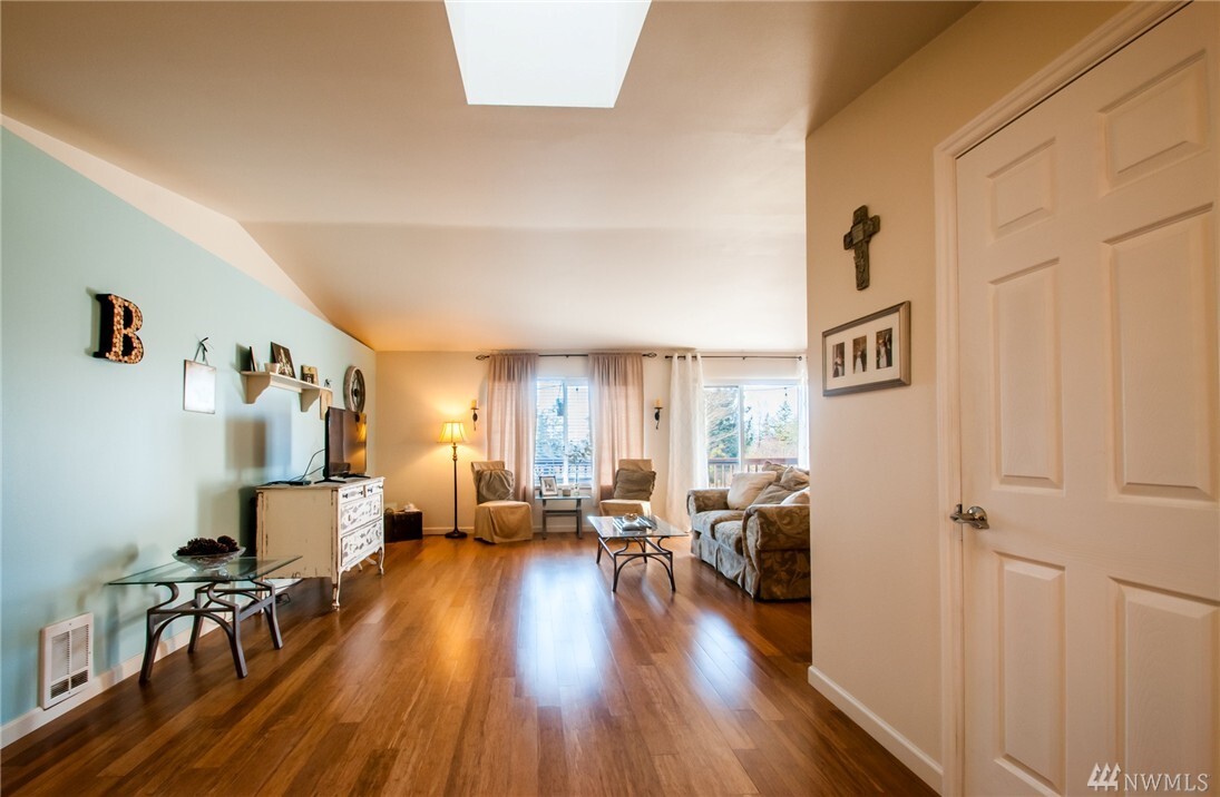 Property Photo:  909 Vicky Place  WA 98282 
