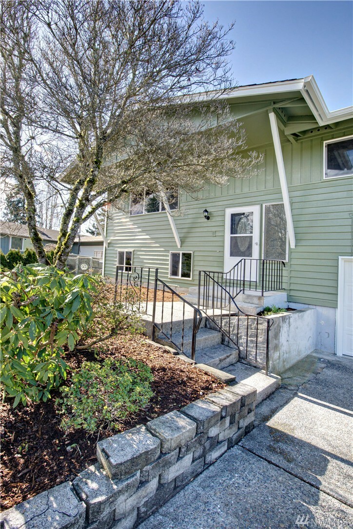 Property Photo:  1206 Pierce St  WA 98388 