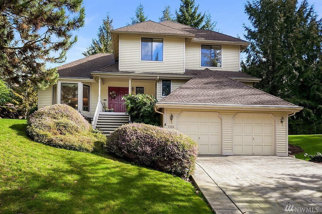 Property Photo:  1115 NW Inneswood Dr  WA 98027 