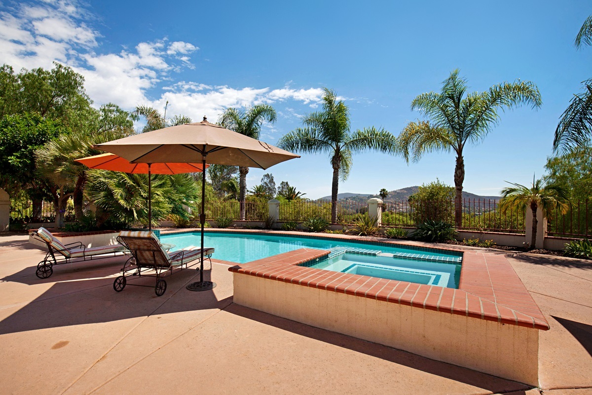 Property Photo: 626 Ora Avo Dr CA 92084