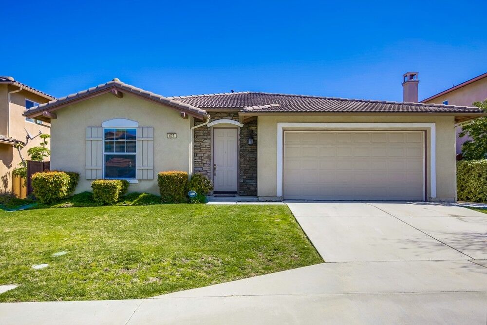 Property Photo:  607 Yarrow  CA 92078 