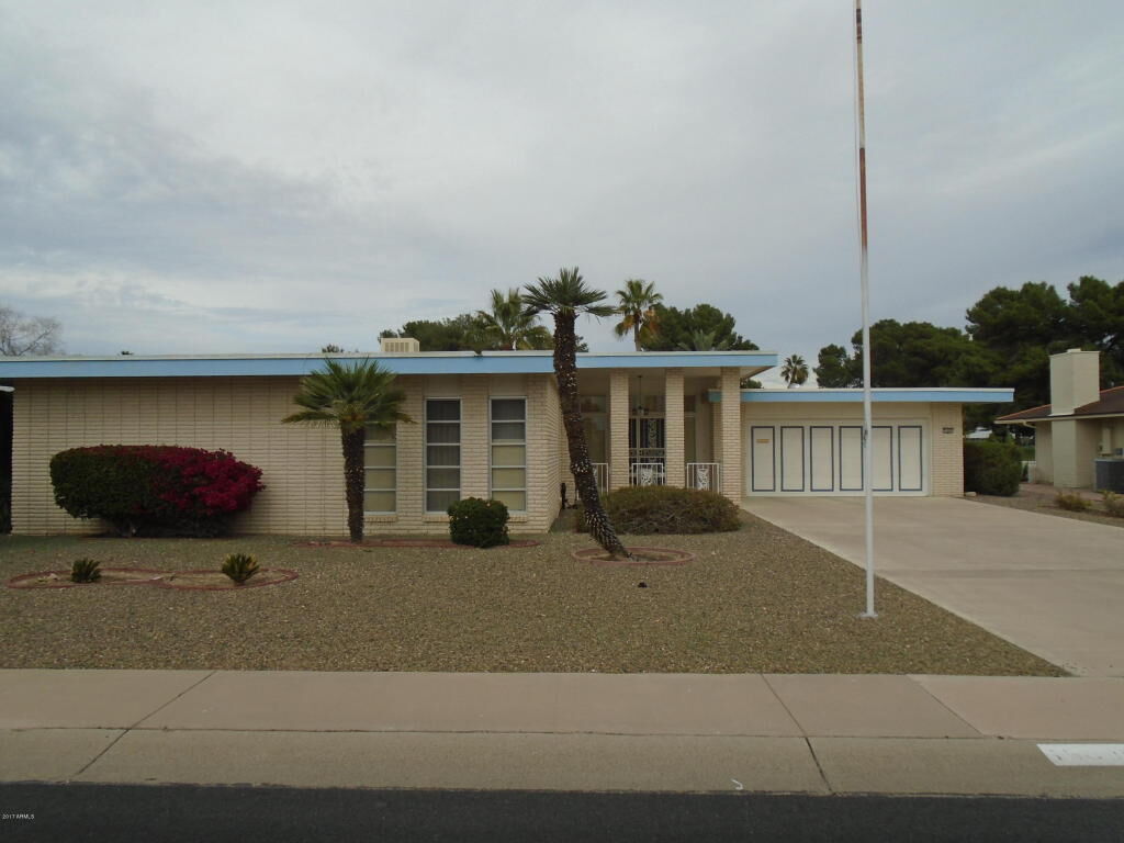 Property Photo: 15685 N Lakeforest Drive AZ 85351