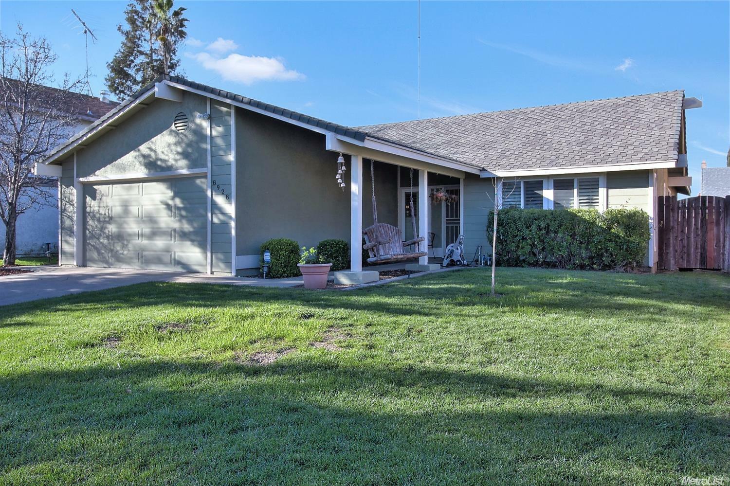 Property Photo:  8928 Red Leaf Way  CA 95826 