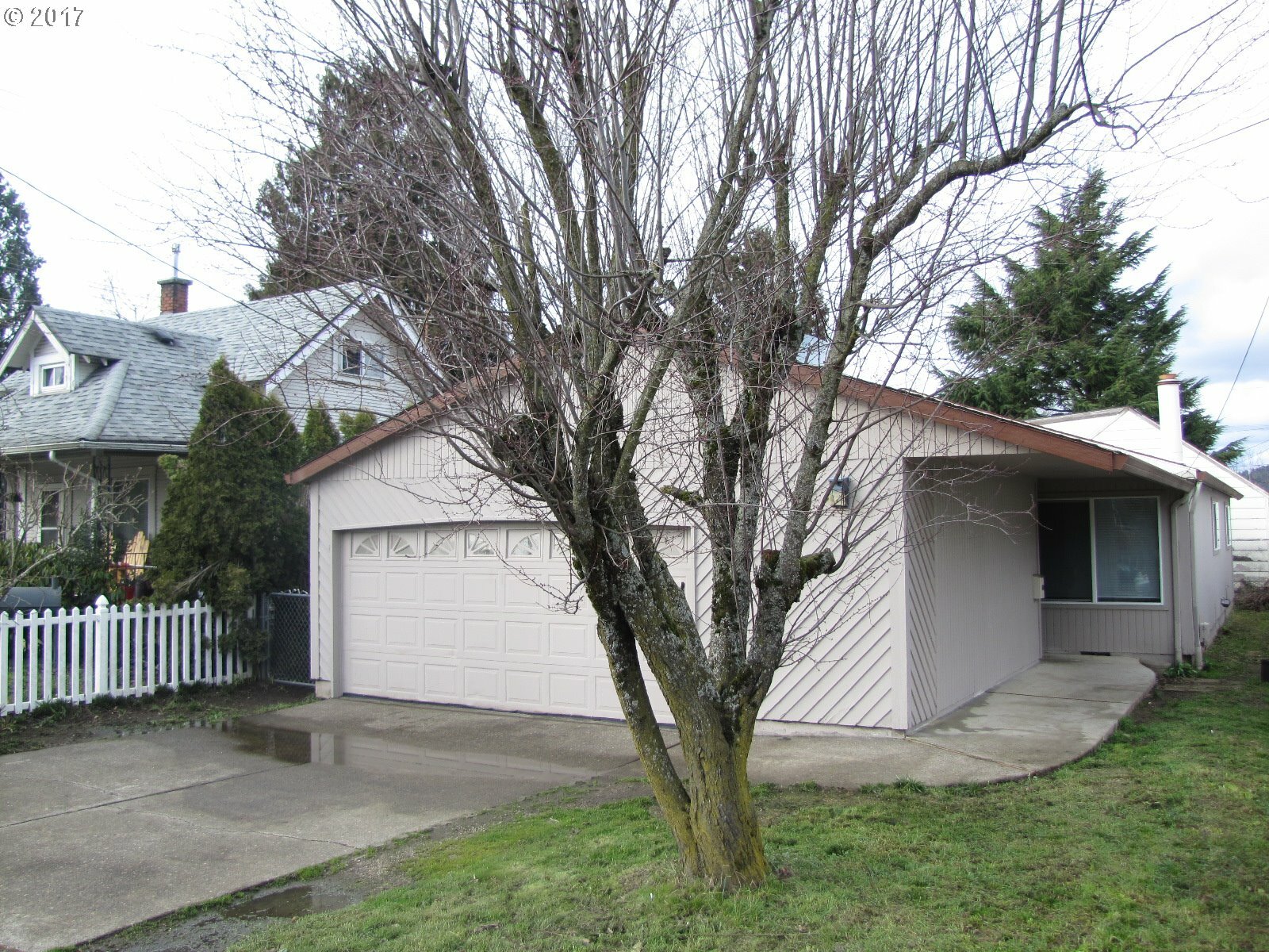 Property Photo:  6713 SE Steele St  OR 97206 