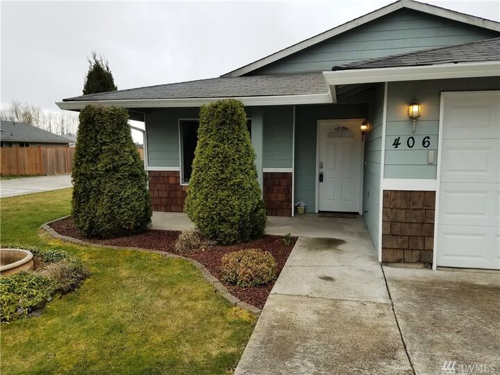 Property Photo:  406 Arthur Court  WA 98047 