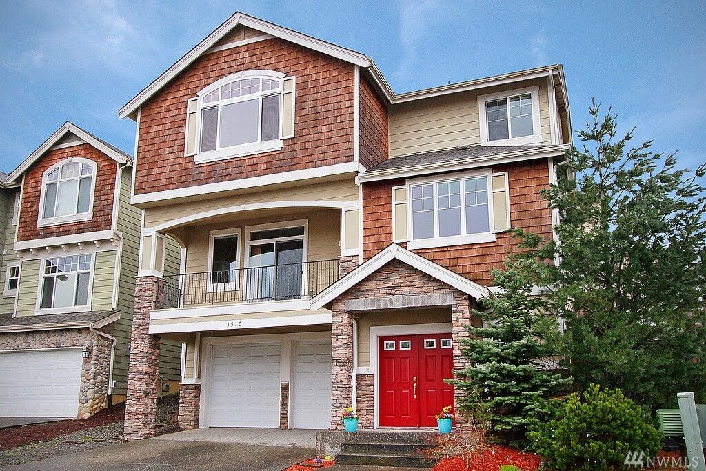 Property Photo:  3510 Mill Ave S  WA 98055 