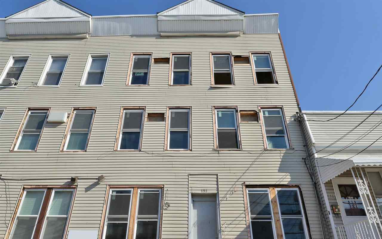 Property Photo:  132 Lincoln St 2L  NJ 07307 