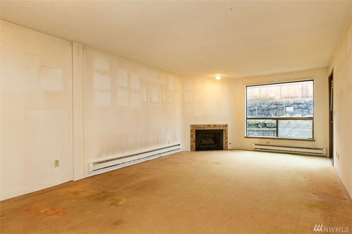 Property Photo:  9416 1st Ave NE 112  WA 98115 