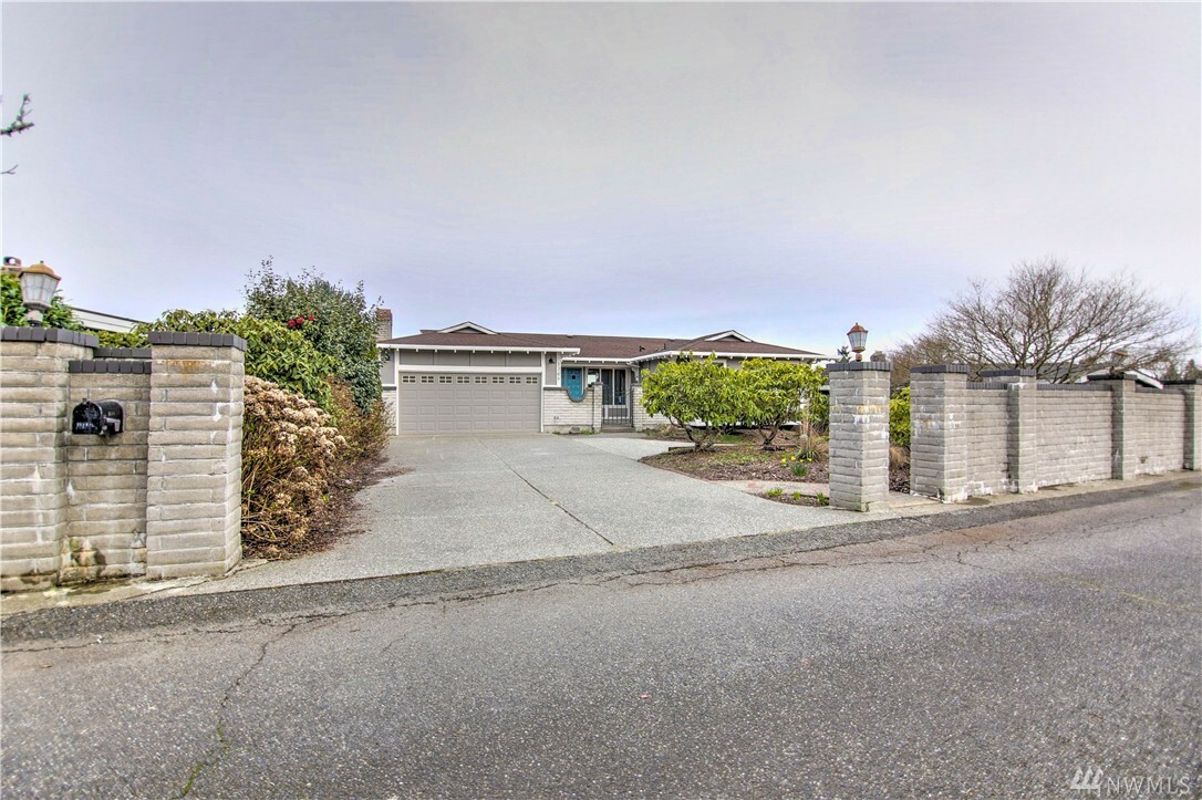 Property Photo:  1769 N Narrows Dr  WA 98046 