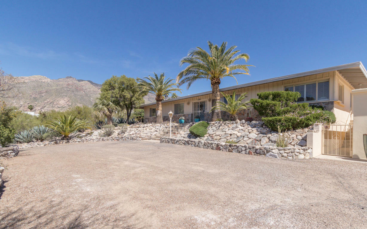 Property Photo:  6030 N Camino Esplendora  AZ 85718 