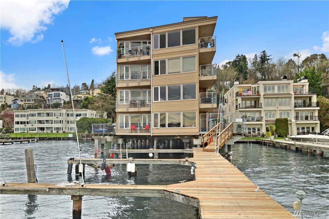 Property Photo:  334 Lakeside Ave S 306  WA 98144 