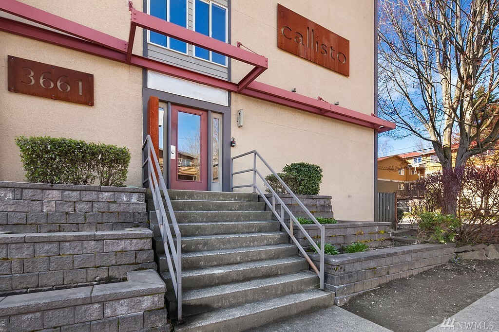 Property Photo:  3661 Phinney Ave N 307  WA 98103 