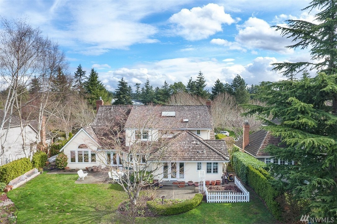 Property Photo: 7505 81st Place SE WA 98040
