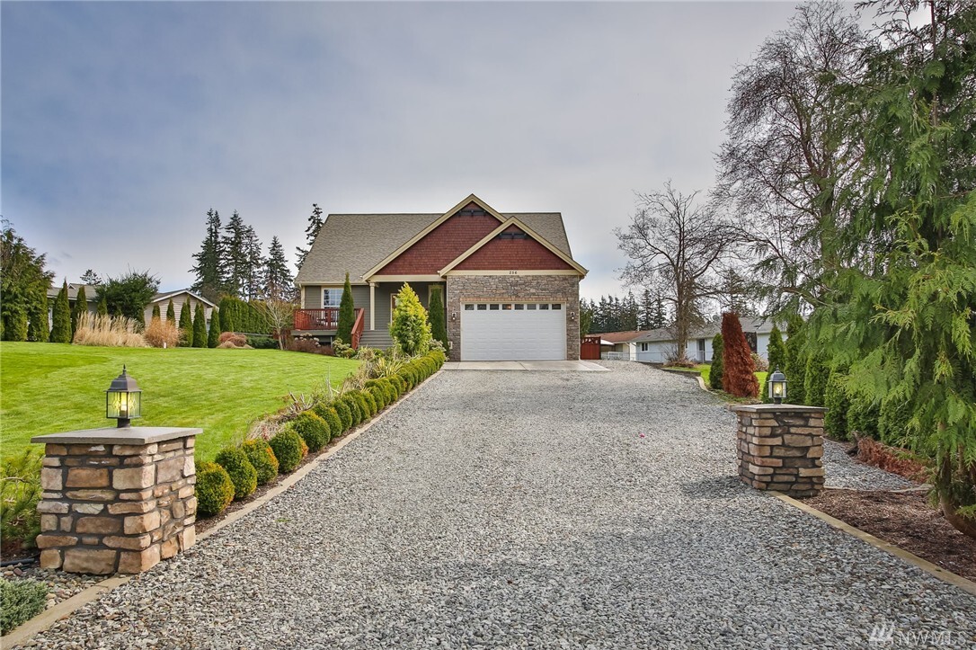 Property Photo: 256 Dundee Dr WA 98282