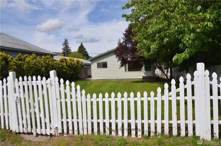 Property Photo: 324 1st Street WA 98816