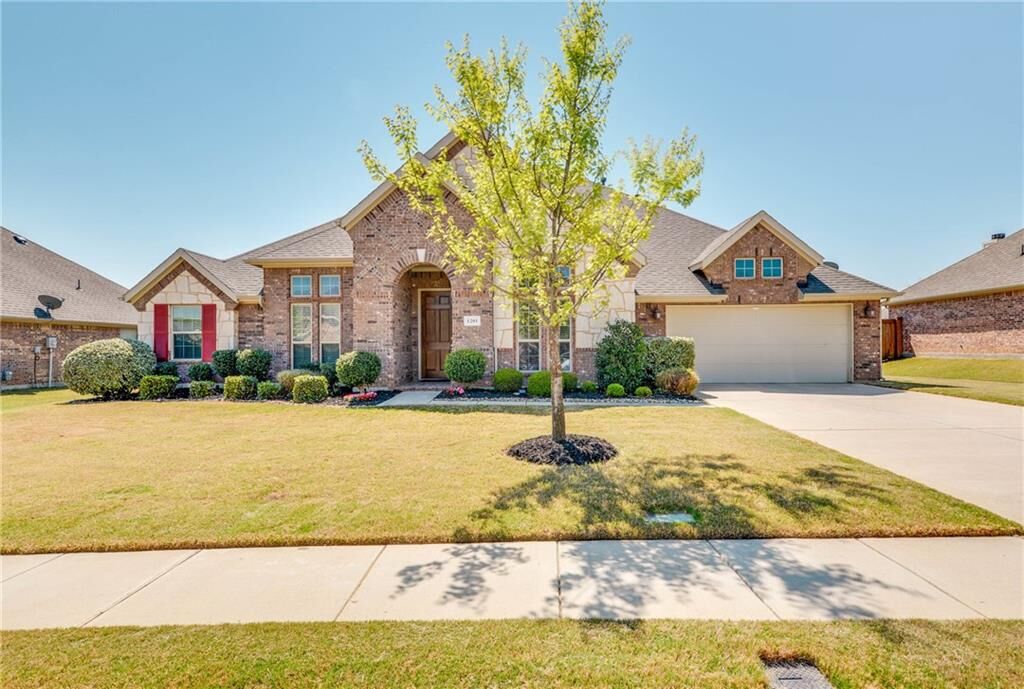 Property Photo:  1201 Ravenna Street  TX 76063 