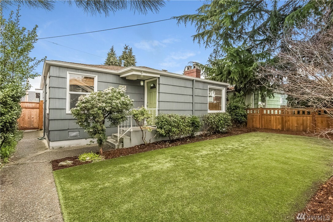 Property Photo:  715 N 103rd St  WA 98133 