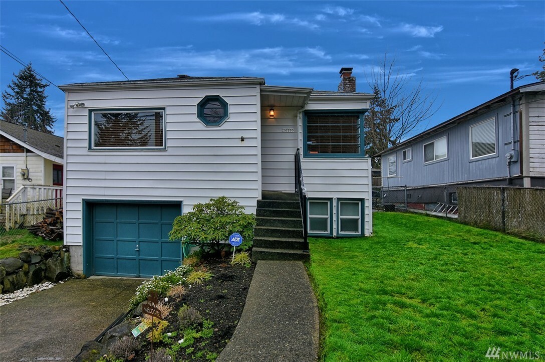 Property Photo:  10205 35th Ave SW  WA 98146 