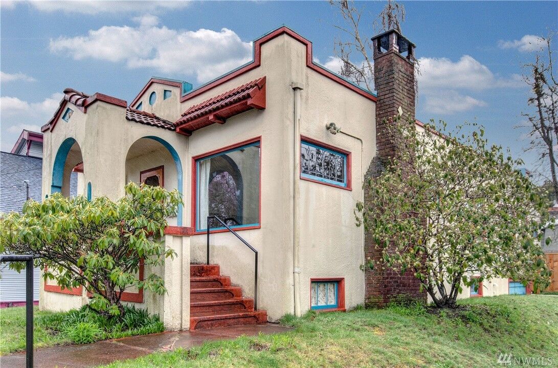 Property Photo:  100 NW 74th St  WA 98117 