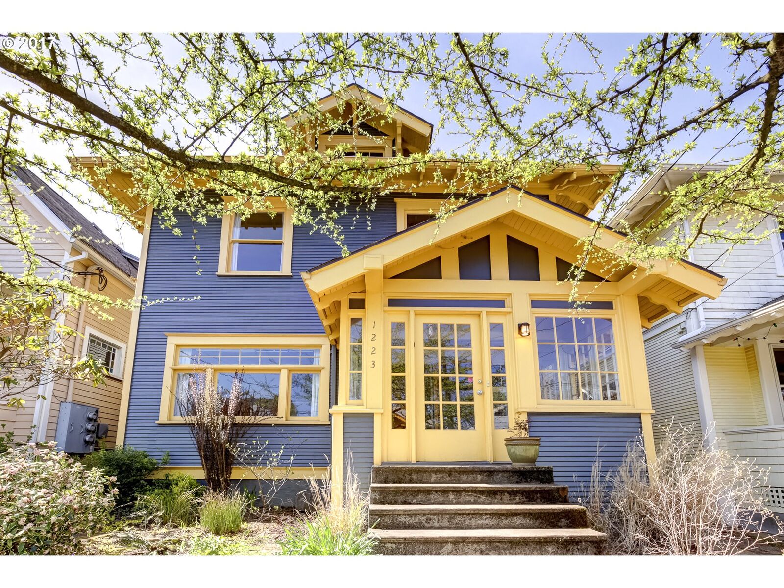Property Photo:  1223 SE 36th Ave  OR 97214 