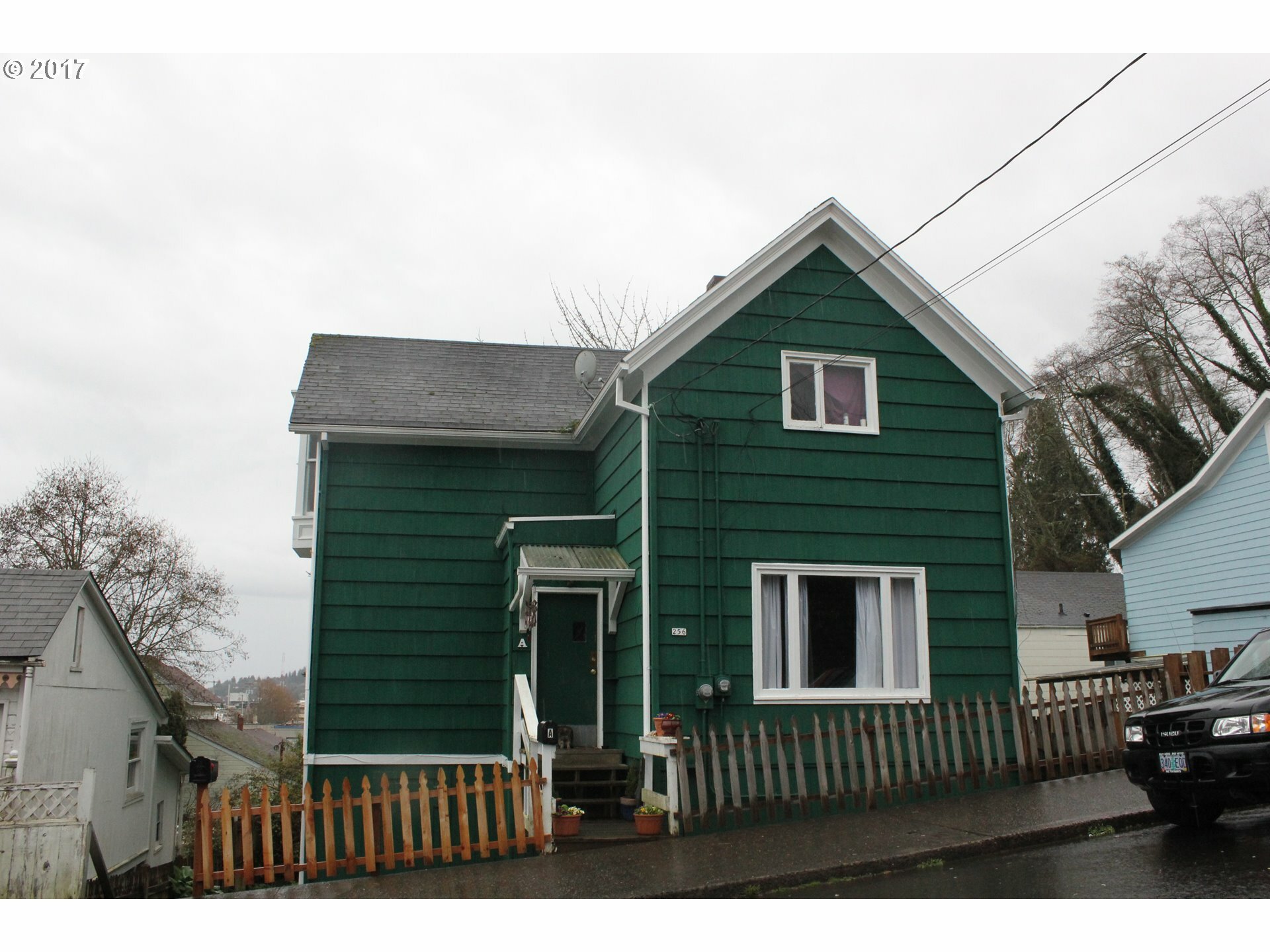Property Photo: 256 4th St OR 97103