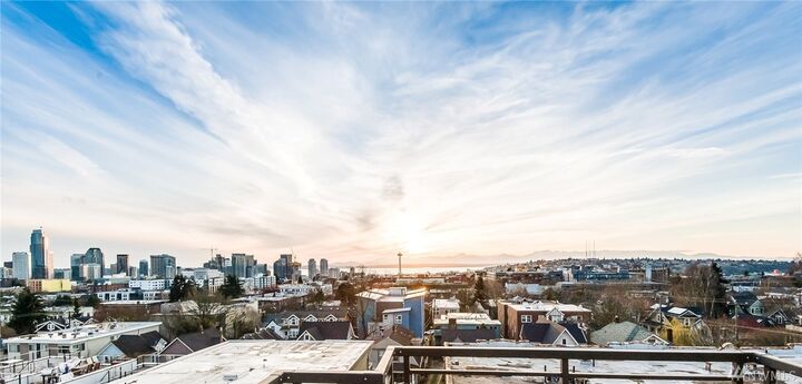 Property Photo:  427 13th Ave E A  WA 98102 