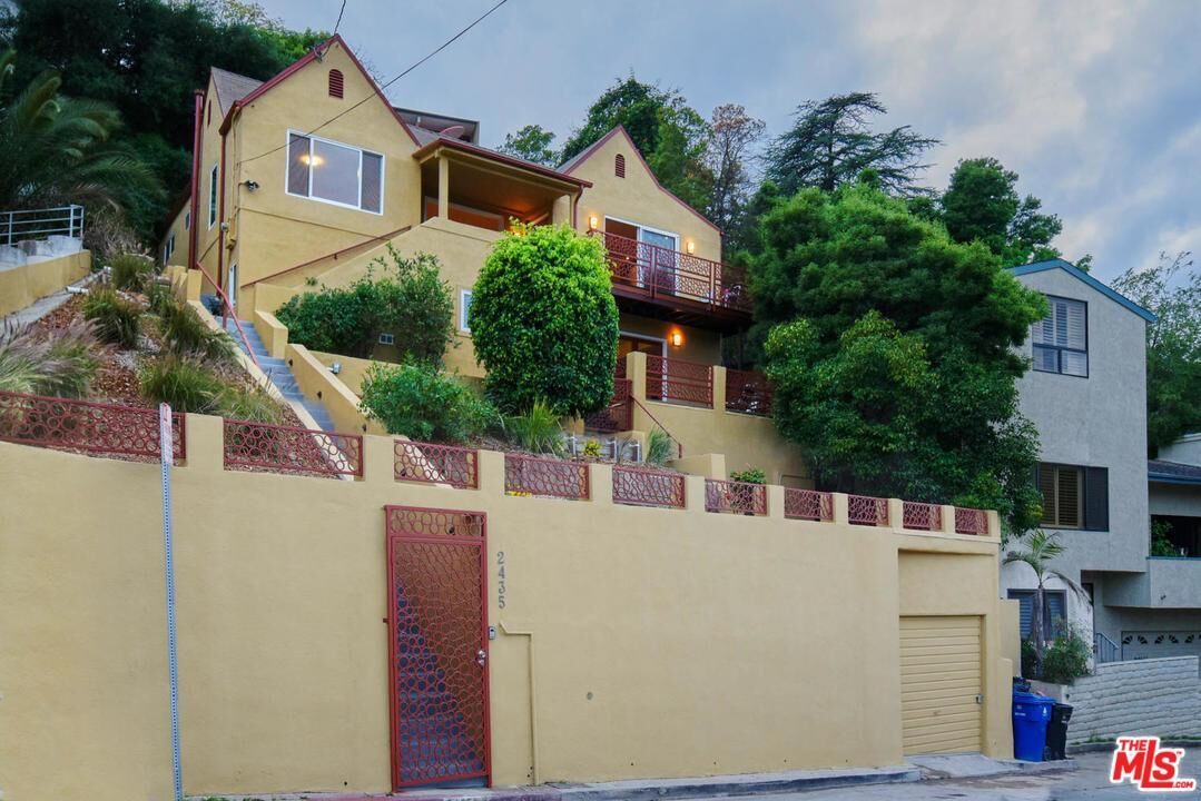 Property Photo:  2435 Lyric Ave  CA 90027 