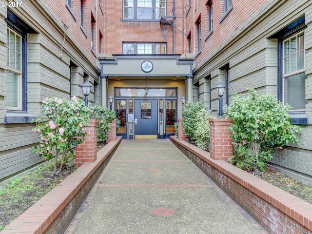 Property Photo: 2109 NW Irving St 408 OR 97210