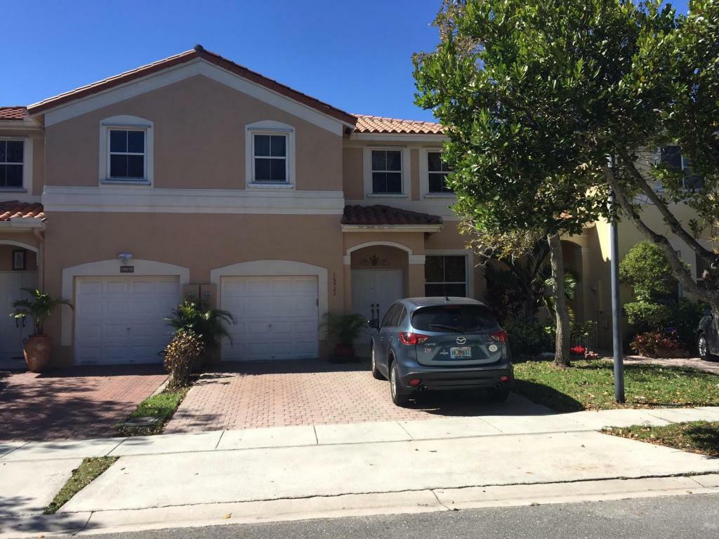 Property Photo:  16922 SW 35th Street  FL 33027 