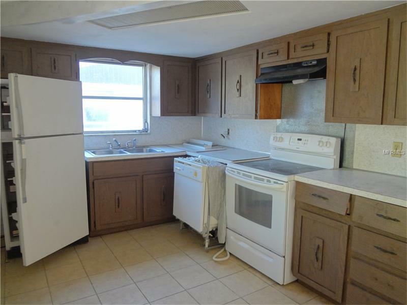 Property Photo:  1140 Viking Drive  FL 34691 