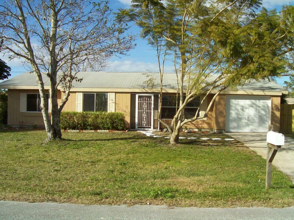 Property Photo:  2061 NE Clover Street  FL 32905 