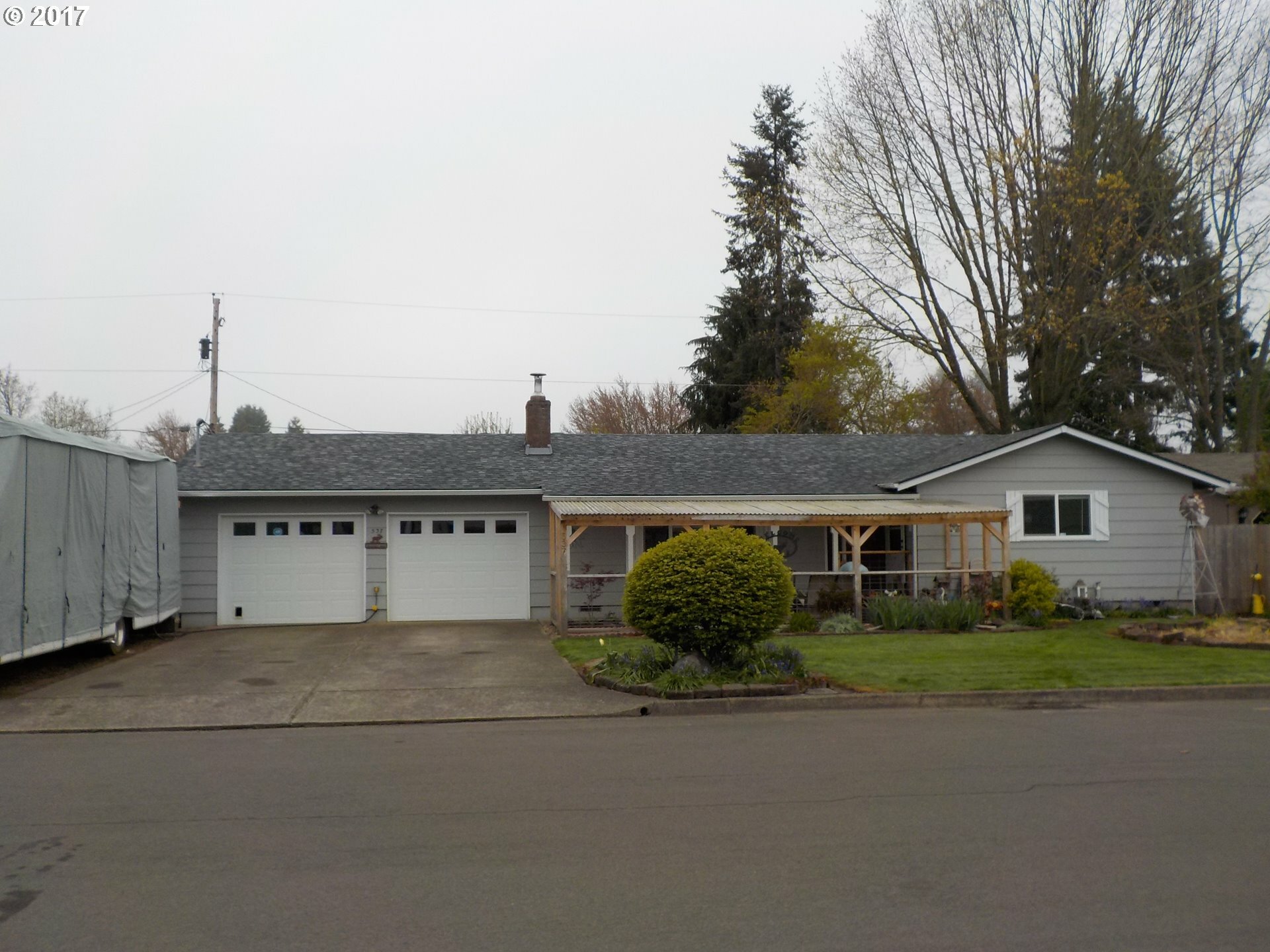 Property Photo:  537 Watson Dr  OR 97404 