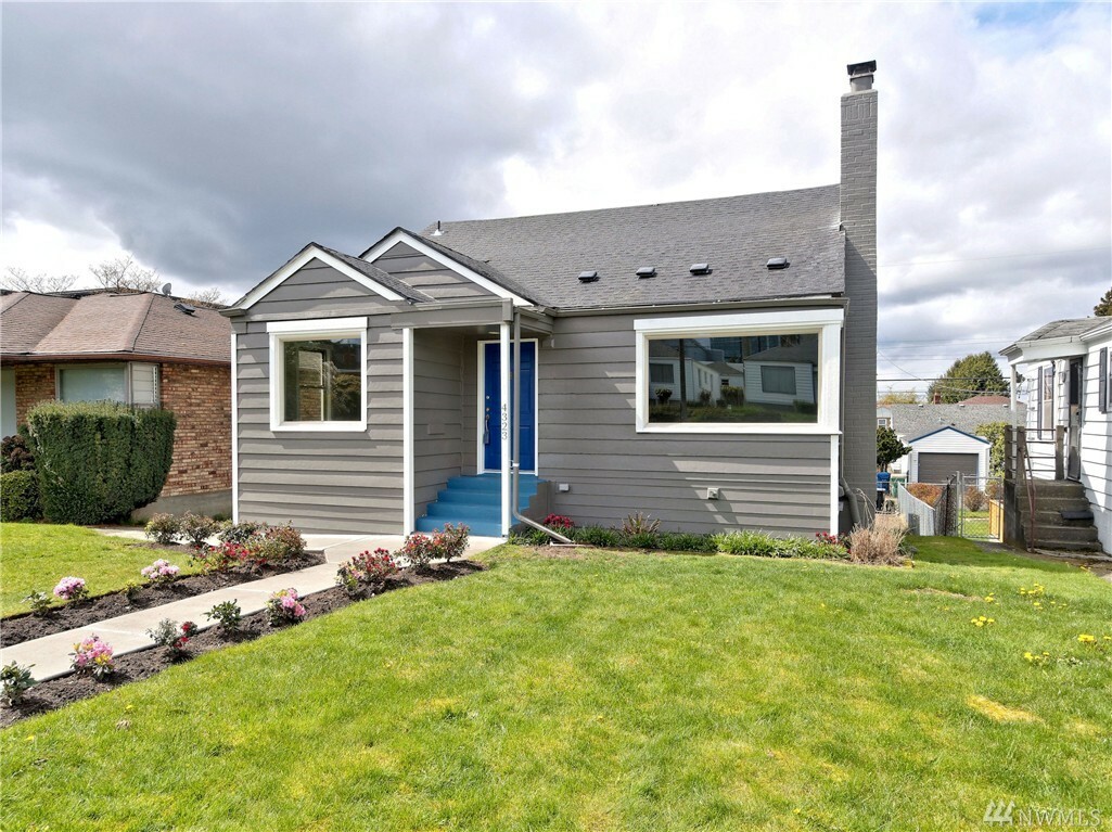 Property Photo:  4323 15th Ave S  WA 98108 