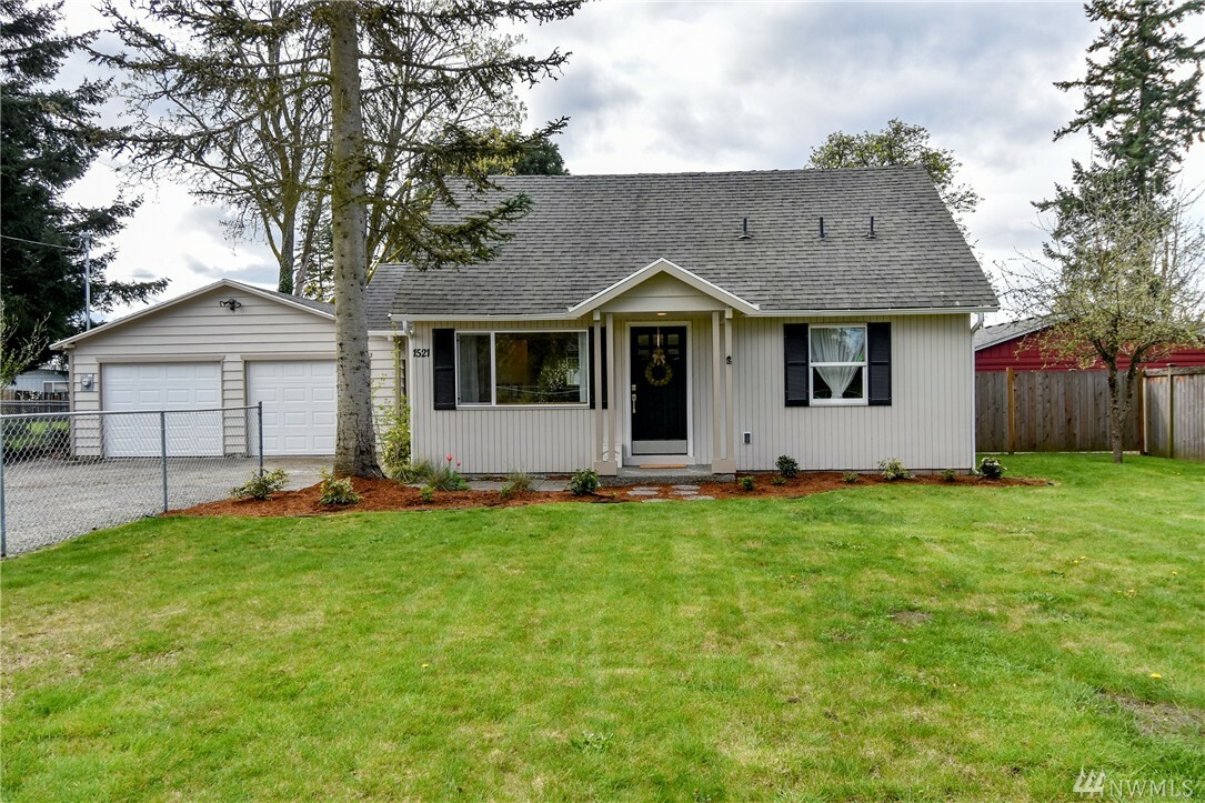 Property Photo:  1521 SW 160th St  WA 98166 