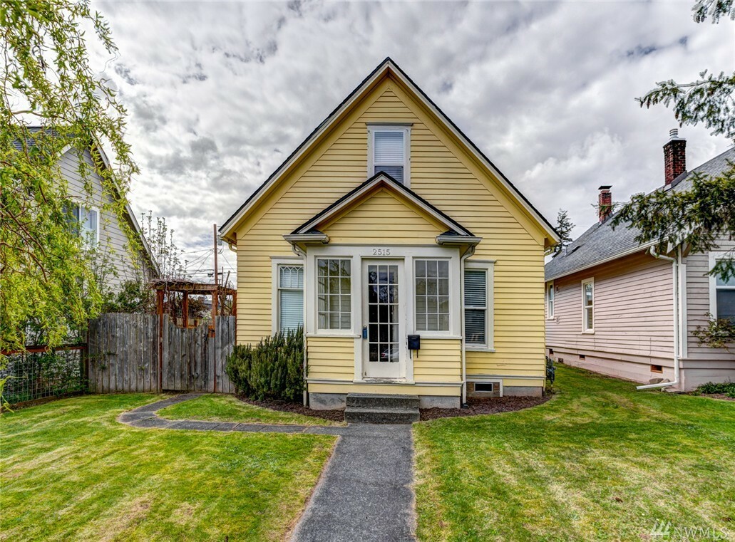 Property Photo:  2515 Humboldt St  WA 98225 