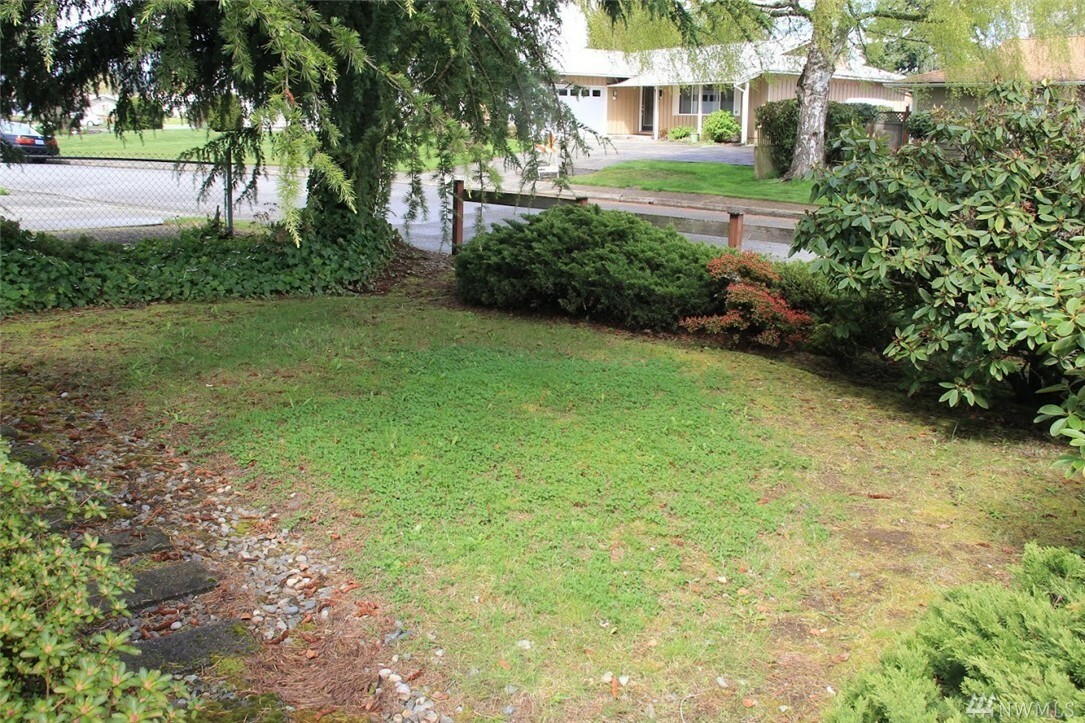 Property Photo:  12113 SE 167th St  WA 98058 